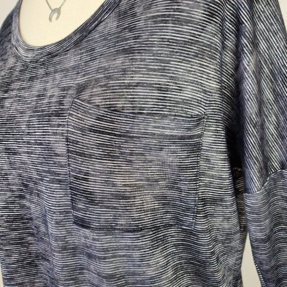 Misia Black White Drop Shoulder Back Button Detail Top Size S - Picture 3 of 12